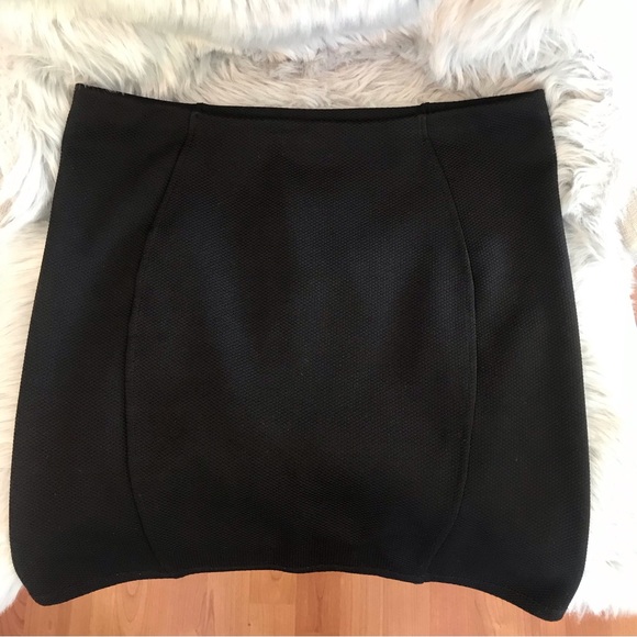 TOPSHOP | Black Bodycon Mini Skirt in Stretchy Material Size 8 - Picture 4 of 8